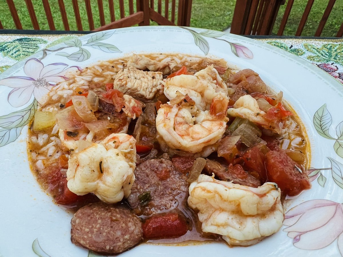 It wasn’t in the recipe, but I had to add some jasmine rice to this homemade jambalaya. 📺🏈🥣😋 It really better with the fresh shrimp straight from the docks.