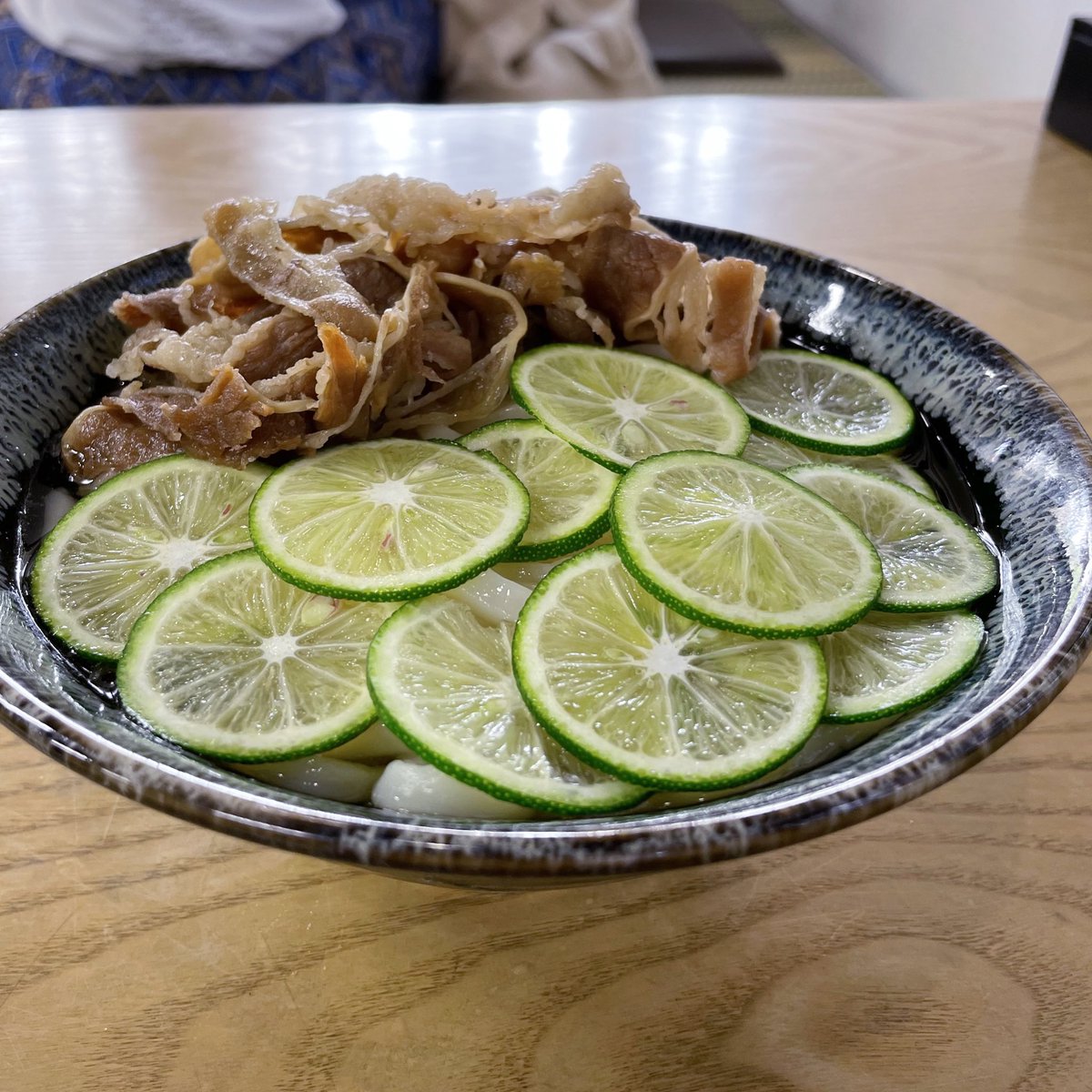 ikeko_udon's tweet photo. 本日10月23日（日）の限定ランチは「カレイ天」「かやくご飯」です！

日中は暑いですね！すだちもまだご用意ありますので、サッパリ���たい方、是非どうぞ！
明日は定休日となっておりますので、本日のご来店お待ちしております！

#肉すだち
#鴨すだち
#いけこうどん https://t.co/yHQNkgwjuJ