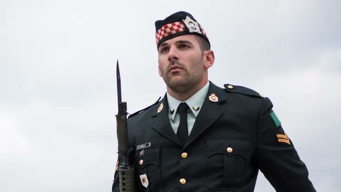 Our Service would like to take a moment to honour Corporal Nathan Cirillo. 

Eight years ago today, on October 22, 2014, his life was taken during a terrorist attack while he was guarding the National War Memorial in Ottawa. 

#HeroInLife 

<a href="/CanadianForces/">Canadian Armed Forces</a>