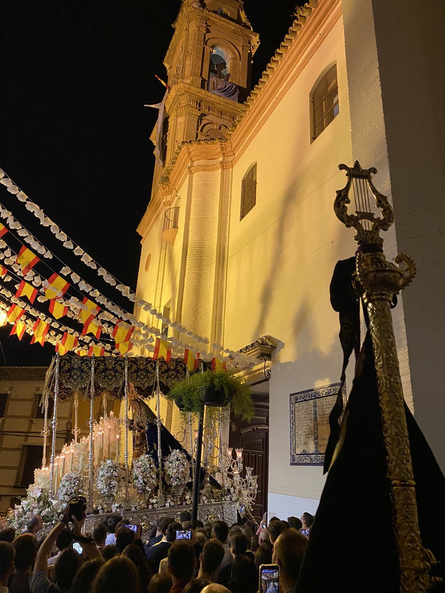 BMArunda's tweet photo. Entra la Virgen de la Victoria en su parroquia 🟣

Suena " Dios te Salve, Rocío" 👤 Manuel Jesús Castro Gomila

⛪️ @HuertoyVictoria 

#SuenaArunda #Memoraremediatrixmater https://t.co/N6CrlHzejh