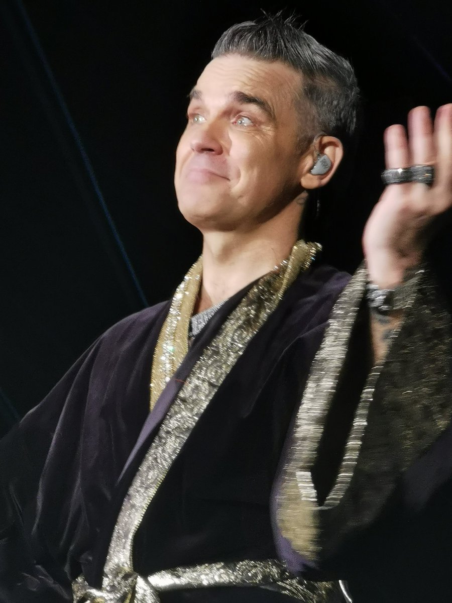 @robbiewilliams 🥺 Thanks for the FEEL of your peachy bum, Thanks for allowing me to set one of your birdies free.
You have made loving you for 30 odd years the best moments of my life. Rob 💕😓 x x

#robbiewilliams #XXVTOUR #XXVLIVE #RobsWelshWifeOnTour