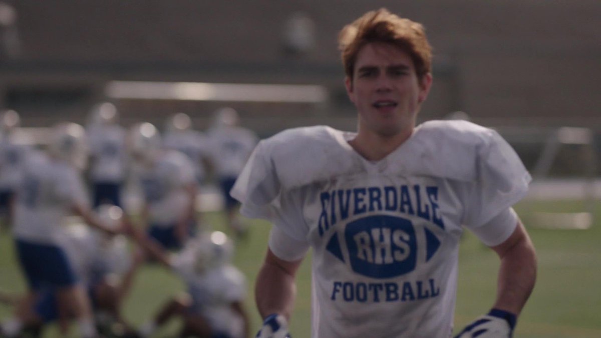 MackenzieLBurns's tweet photo. “Nice outfits” * Then stares at Betty the most*

This man be lying that he never felt anything romantic towards Betty from the jump…

#barchie #riverdale https://t.co/7L2RPGZiEv