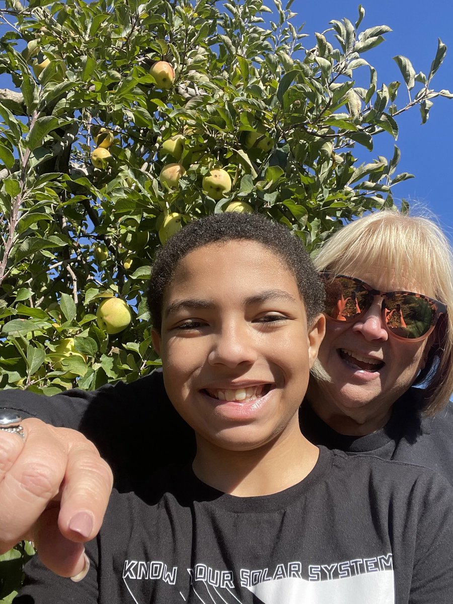HNESAP_Glover's tweet photo. Great day for 🍎 picking!
@ValerieShisler https://t.co/OziBTdTG7N