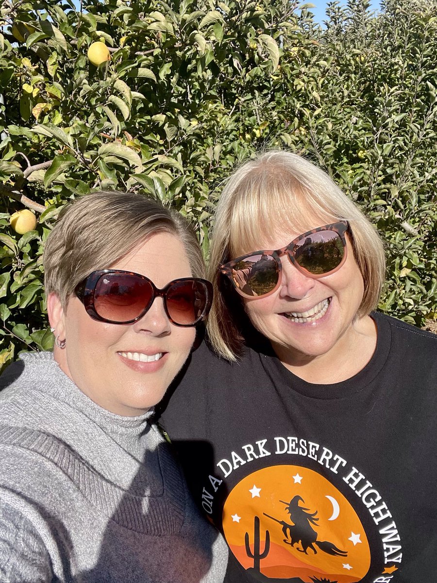 HNESAP_Glover's tweet photo. Great day for 🍎 picking!
@ValerieShisler https://t.co/OziBTdTG7N