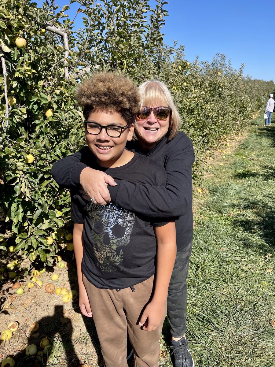 HNESAP_Glover's tweet photo. Great day for 🍎 picking!
@ValerieShisler https://t.co/OziBTdTG7N