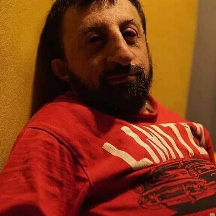 egymeme11's tweet photo. نفسي أرجع تبقى مشاكلي اني جبت جلاد أحمر فاتح للدراسات و هو المفروض أصفر بسبوسي https://t.co/OEvvGhUpJn