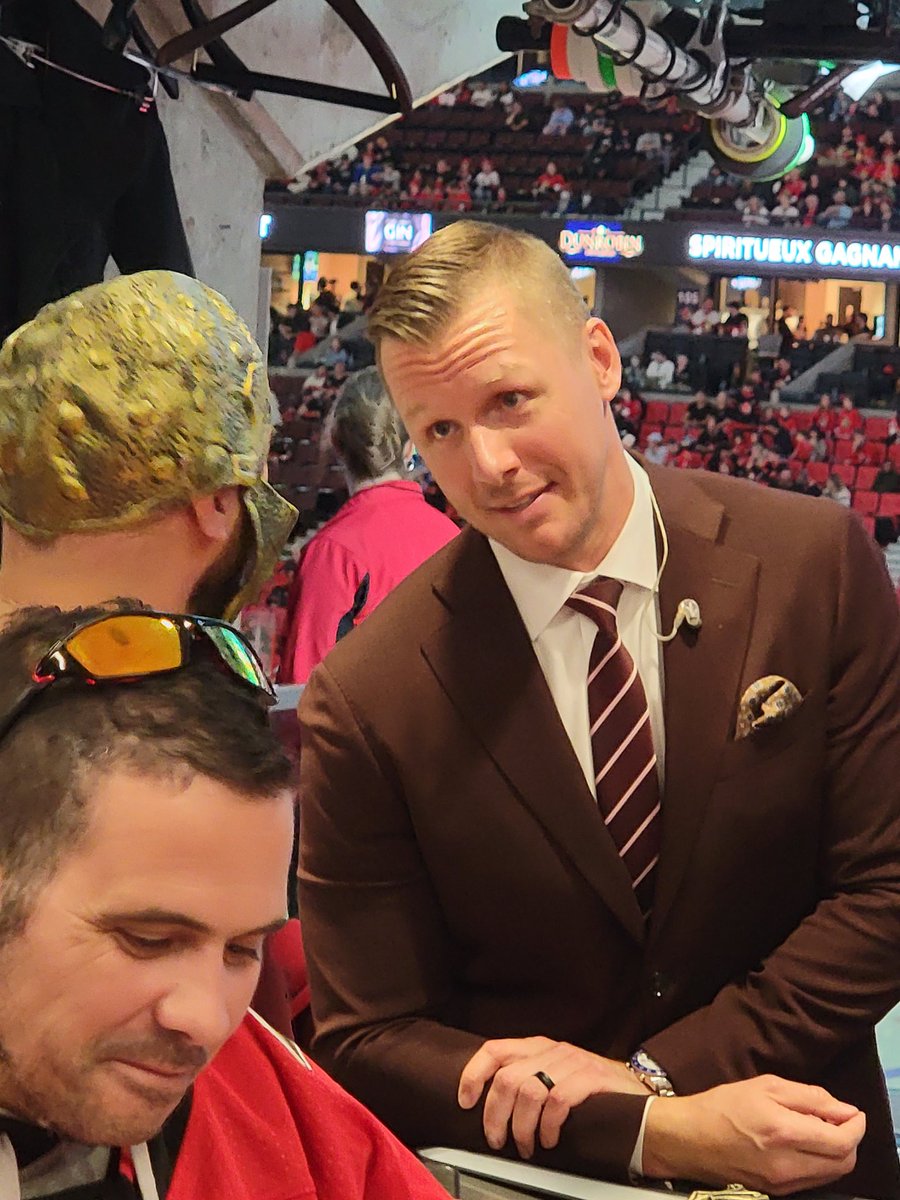 TheRealZoof's tweet photo. @MarcMethot3 takes his fans seriously. Go Sens Go. Congratulations @SzteinCreative https://t.co/h9Eb8riUgD