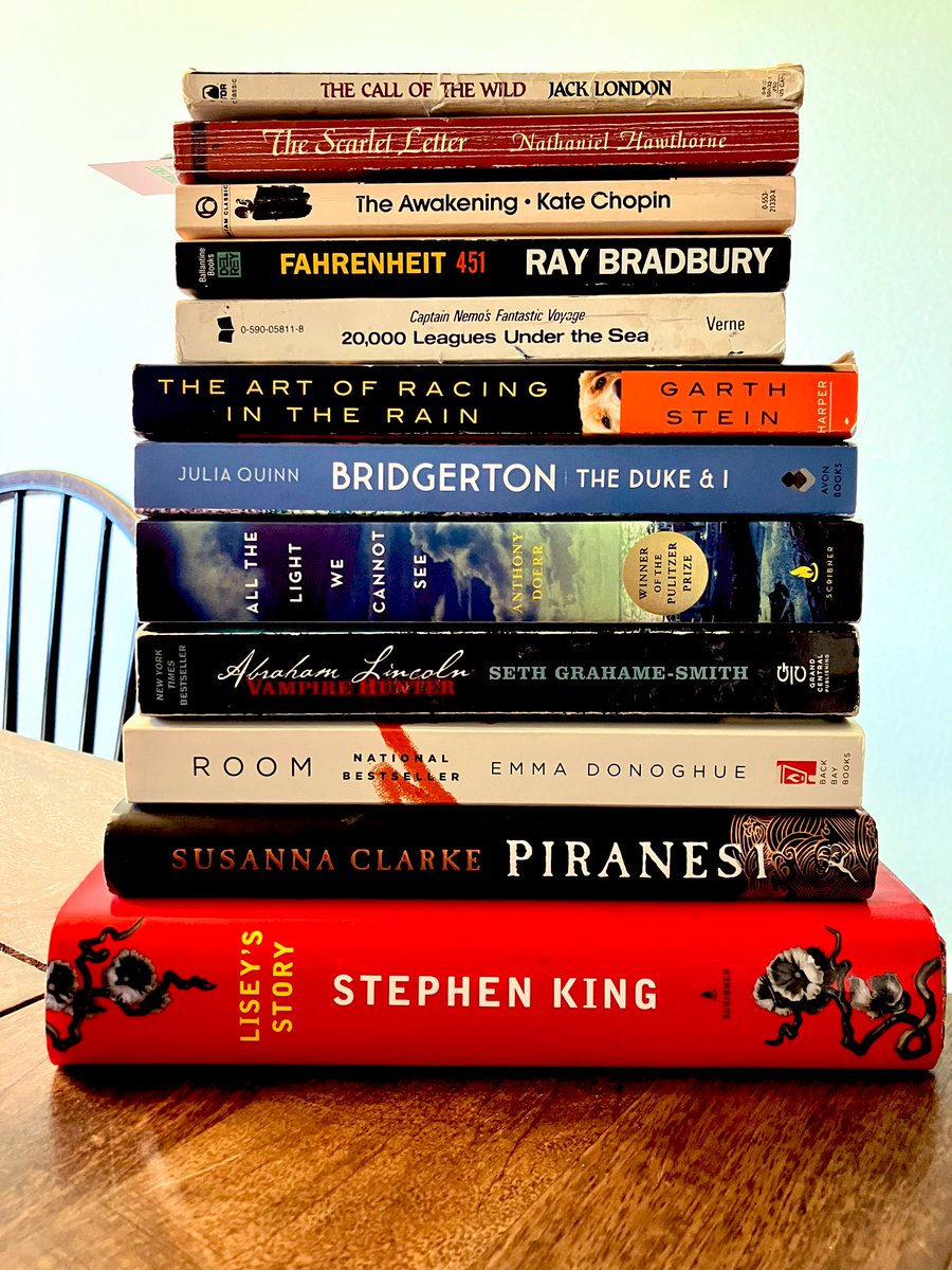 whatgreenlite's tweet photo. Had amazing luck with my thrift store rescues today, especially two lovely hardbacks ☺️📚✨ #bookstack #bootwitter #thrifting https://t.co/b3b78CLcyg