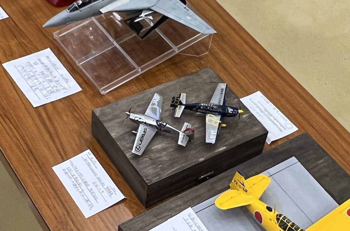 B7rO3's tweet photo. #室屋義秀
#BRENGUN   #72スケモ
#EXTRA330LX #BREITLING
#EXTRA330SC 
#LEXUS

ずっと放置してて。
😅👏実は今年の3月の地震で破損😨ちょっと凹みましたが、なんとかリカバリー。

Twitterより先に先週の石巻模型愛好会展示会で先に展示しておりました☺️👏 https://t.co/DFsoEVIhrm