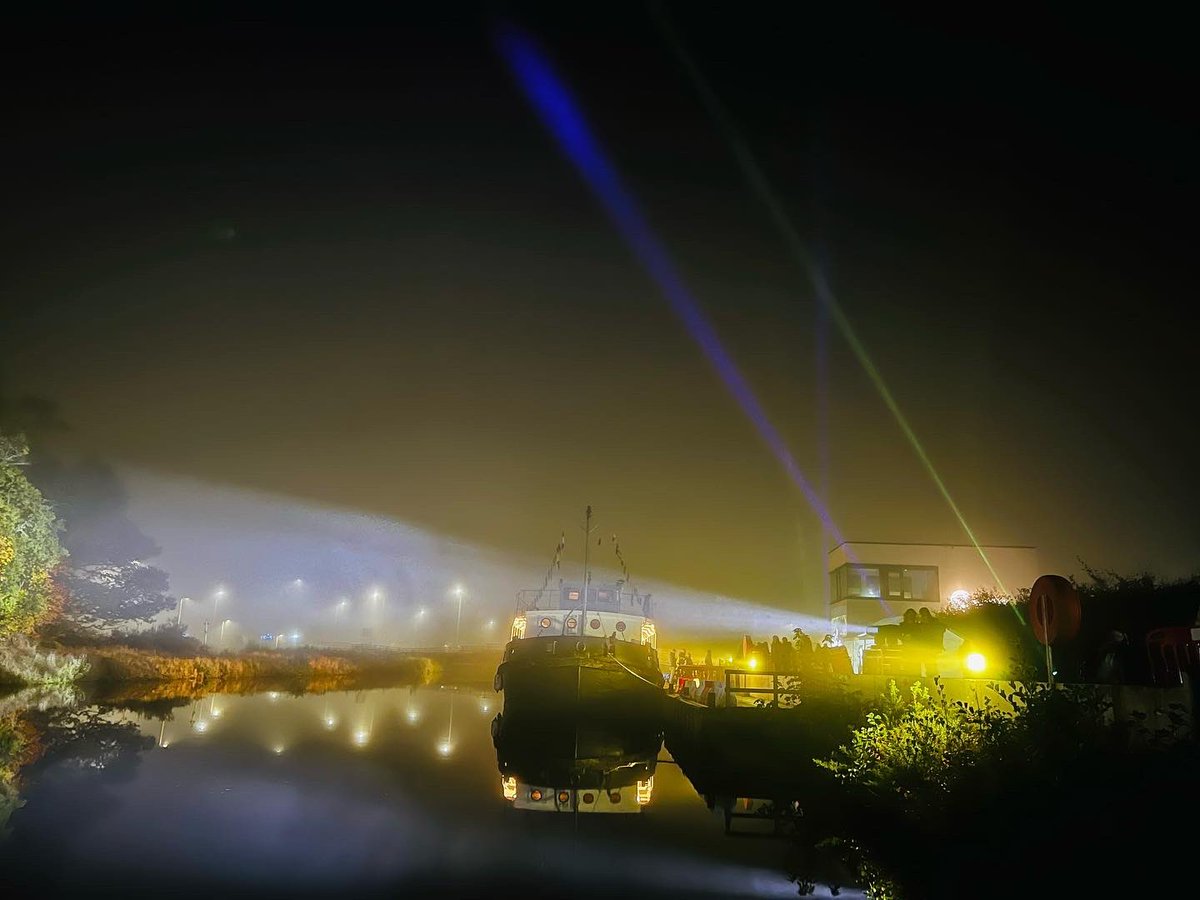 WildbirdMoray's tweet photo. A beautiful atmospheric evening with projections for @CircusArtspace with text work by @SadieStoddart on Tomnahurich Bridge as part of the celebrations of 200 years of the Caladonian Canal. @scottishcanals #canals #publicart #projection_mapping back on tomorrow! #inverness https://t.co/6BvyYIq9Y5