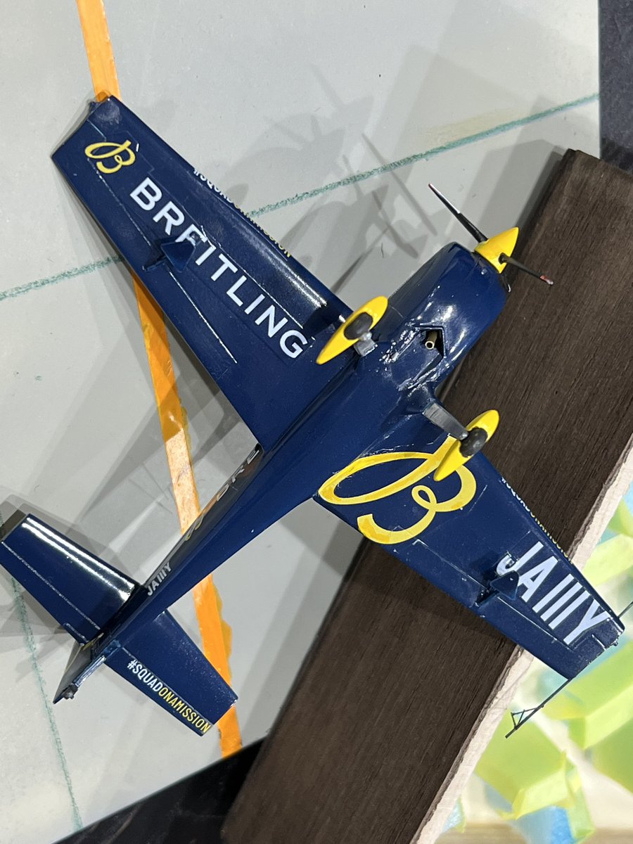 B7rO3's tweet photo. #室屋義秀 愛機 #EXTRA330LX 1/72 #BREITLING カラー
キットは #BRENGUN を垂直尾翼やカウリングを改造して製作しました。
デカールは製作して頂き🙌
製作開始してから一年半ほどやっと完成〰🙌🙌🙌
IKEさん(@IKE30704708 )やっと完成いたしました🙌ありがとう御座います🙌👏👏👏 https://t.co/5fEH6e4xLP