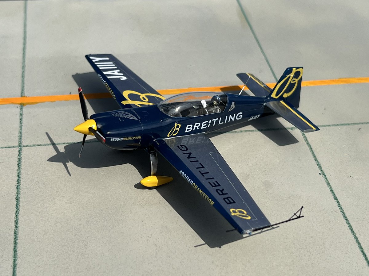 B7rO3's tweet photo. #室屋義秀 愛機 #EXTRA330LX 1/72 #BREITLING カラー
キットは #BRENGUN を垂直尾翼やカウリングを改造して製作しました。
デカールは製作して頂き🙌
製作開始してから一年半ほどやっと完成〰🙌🙌🙌
IKEさん(@IKE30704708 )やっと完成いたしました🙌ありがとう御座います🙌👏👏👏 https://t.co/5fEH6e4xLP
