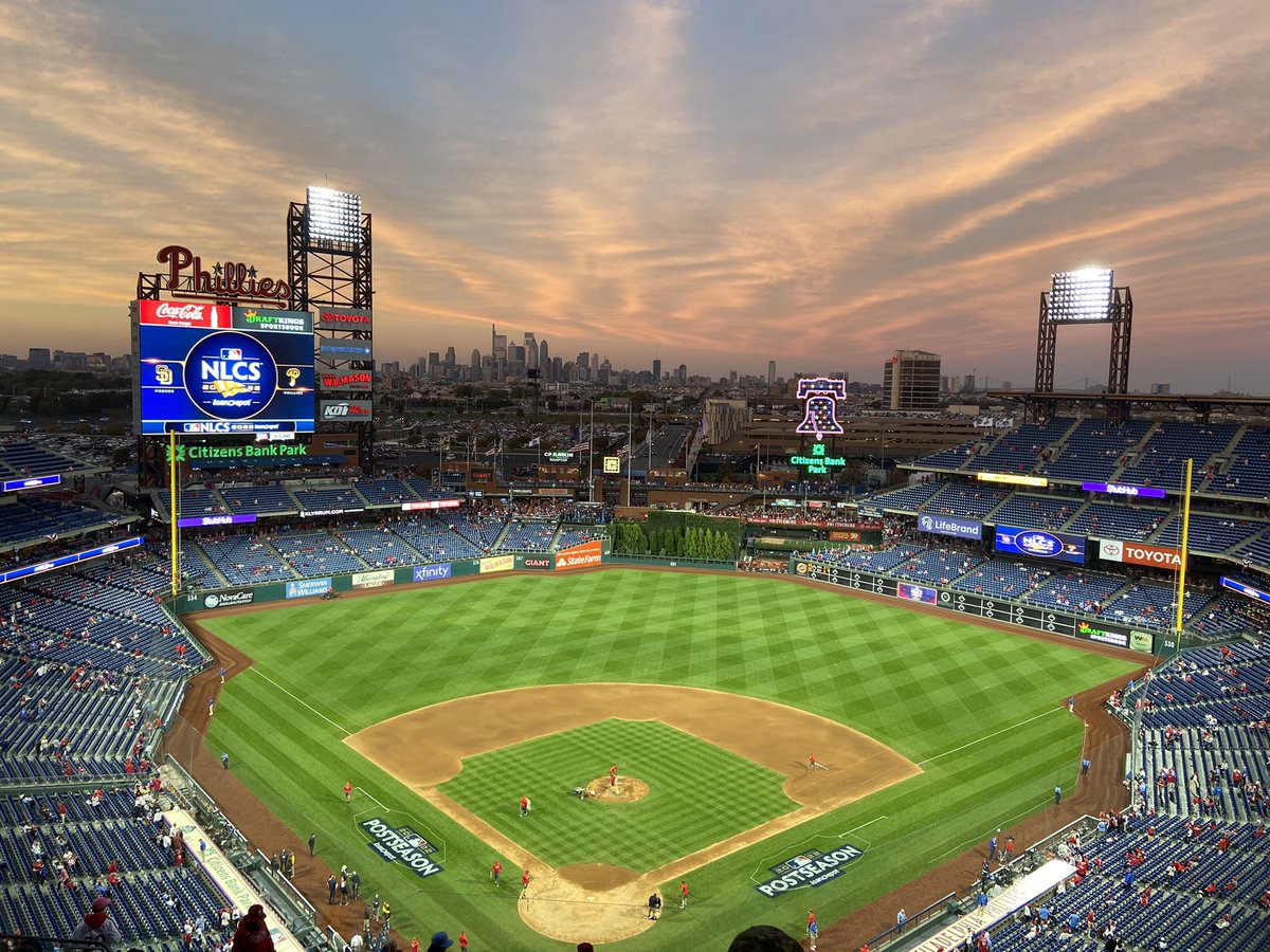 CoachTonyDe's tweet photo. @Phillies ❤️🔔👏 https://t.co/sg0Q5wCazq
