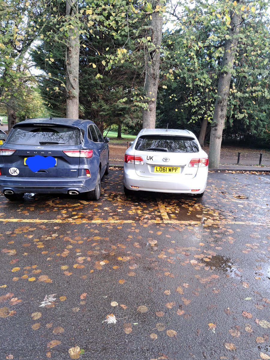 propman2011's tweet photo. This selfish person parked in a disabled bay so close to vehicle (with disabled badge). The wheelchair driver in the blue car couldn't access driver door. Had to ask an able bodied person to reverse car on their behalf. Makes me incredibly angry.  @MPSCrystalP what can be done? https://t.co/2JEyTVclcX