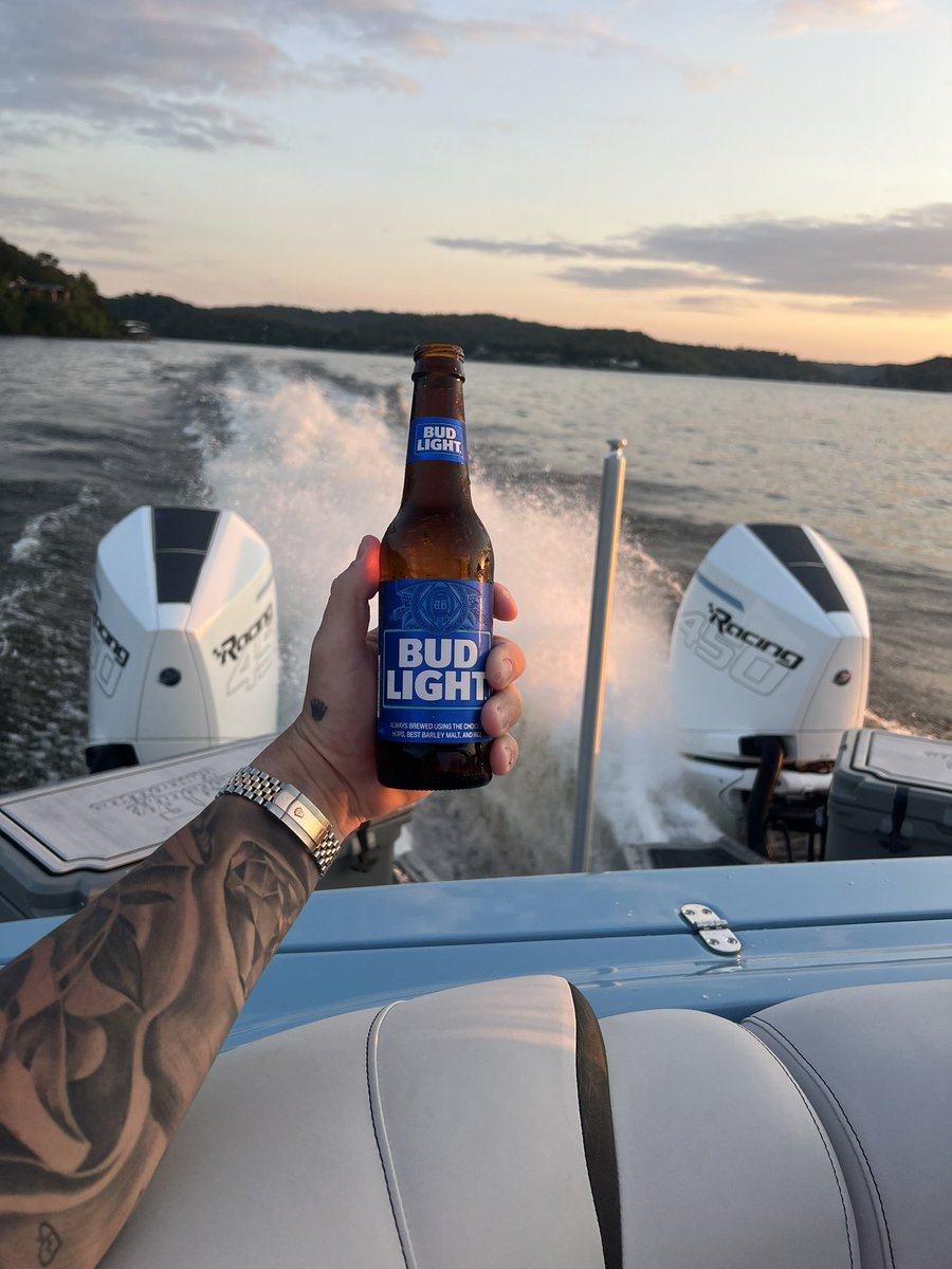 DylanSpradling's tweet image. I just wanna be on the zarks w my best friends 🚀