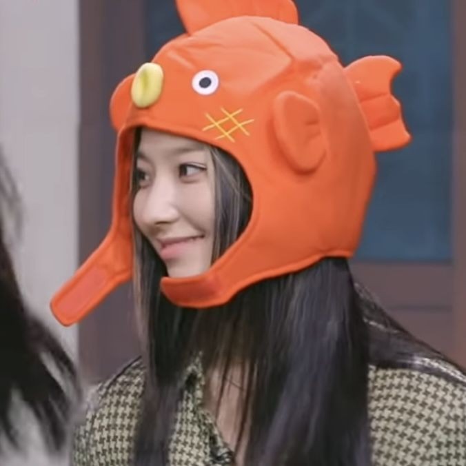 honeyjiheony's tweet photo. #ProtectLeeSaerom 
She desserves the world and seeing her get hate disgusts me. Shes never been anything other than a good leader, all that discredit of her hard work just because of something that breaks other peoples standards should not be acceptable

@pledisnews @realfromis_9 https://t.co/dBK2WFawTp