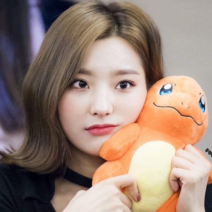 honeyjiheony's tweet photo. #ProtectLeeSaerom 
She desserves the world and seeing her get hate disgusts me. Shes never been anything other than a good leader, all that discredit of her hard work just because of something that breaks other peoples standards should not be acceptable

@pledisnews @realfromis_9 https://t.co/dBK2WFawTp