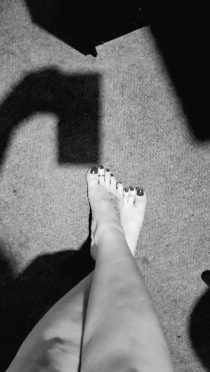 Vspring93's tweet photo. #feetpicsforsales #customfeetpics #lovemytoes #blackandwhitephotography DM me all you feet lovers. I'm selling some content today 😉 https://t.co/q95kC9omZv
