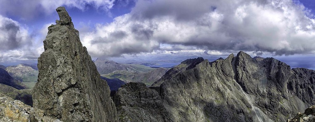 tourscotland's tweet photo. As requested, Tour #Scotland aerial travel video Blog clip with #Scottish music, of #Sgùrr #Dearg, #Gaelic for '" red peak "' mountain in the #Cuillin on ancestry, genealogy, history visit and trip to the #Isle of #Skye, #Inner #Hebrides https://t.co/Ztfgel9LrX https://t.co/adX4ZJdgZX