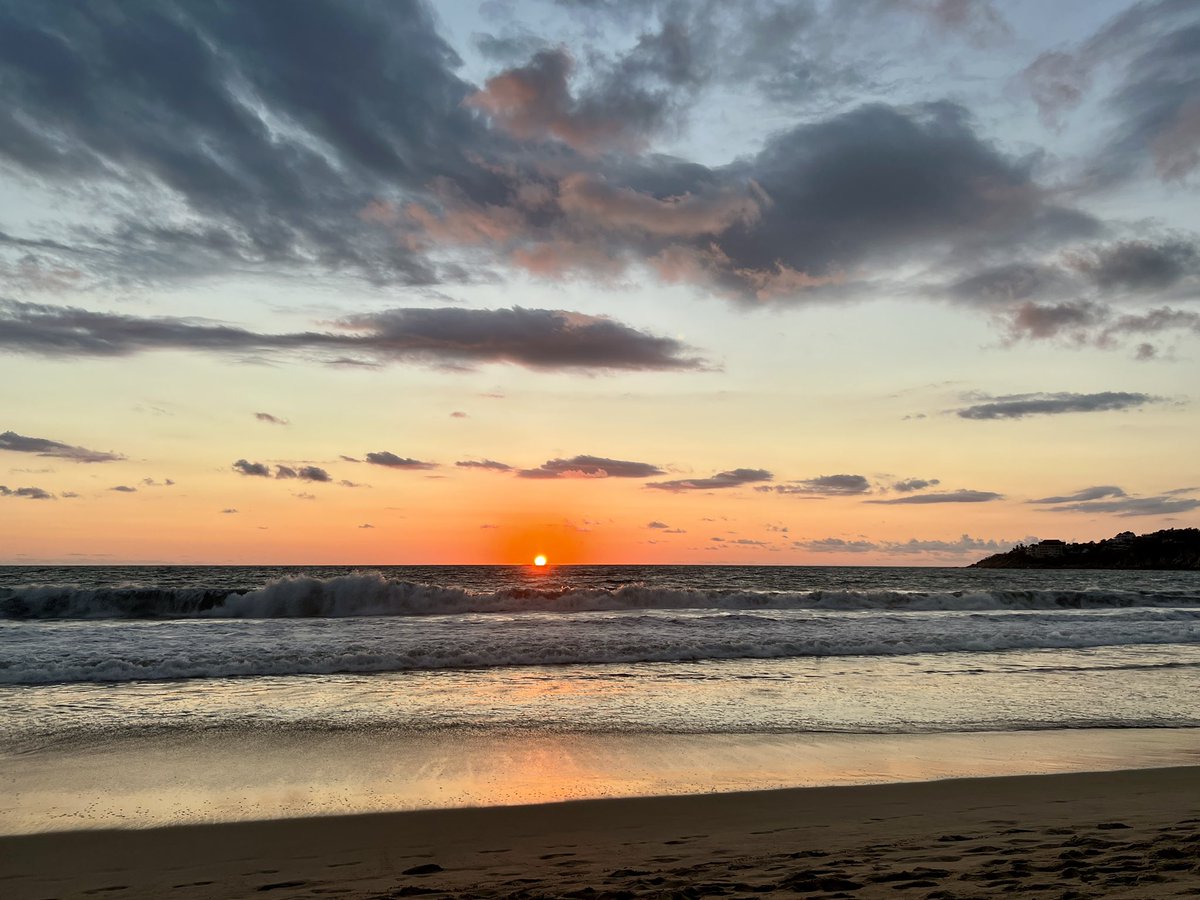 GoPuerto's tweet photo. Can’t beat a Mexican Pacific Coast sunset! https://t.co/MQIC18n5mU