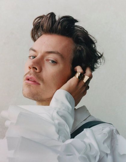 harry being pretty tweet media