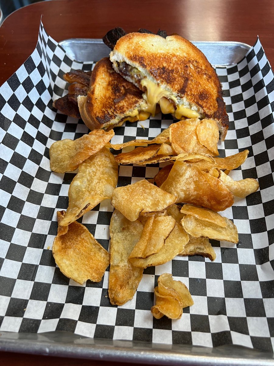 Craving a #bacongrilledcheese 🥓🥪 🧀 and nobody does it better than #benjie - TASTY 😋 ! #benjiesmunch #grilledcheese #safoodie (@ Benjie’s Munch - @benjiesmunch in San Antonio, TX) swarmapp.com/c/1D64WvKo8km