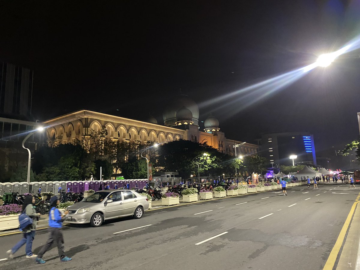 NikMs_'s tweet photo. Bukan nak lari sangat, nok ko suasano jah. #ScoreRun #10KM https://t.co/5eiTLxXTyS