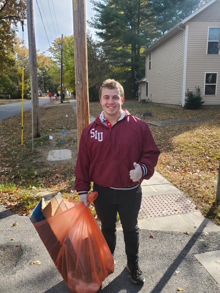 KeepCB's tweet image. SHOUT OUT TO SIU RUGBY CLUB! MADE A HUGE IMPACT CLEANING UP NEAR THE BUCKY DOME TODAY !! 👀👀📢📢👏👏👍🌳