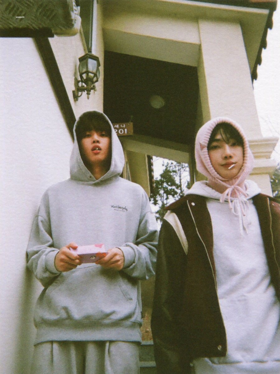 kswrecords's tweet photo. high teen bf vibes https://t.co/Xrvf1zESuM
