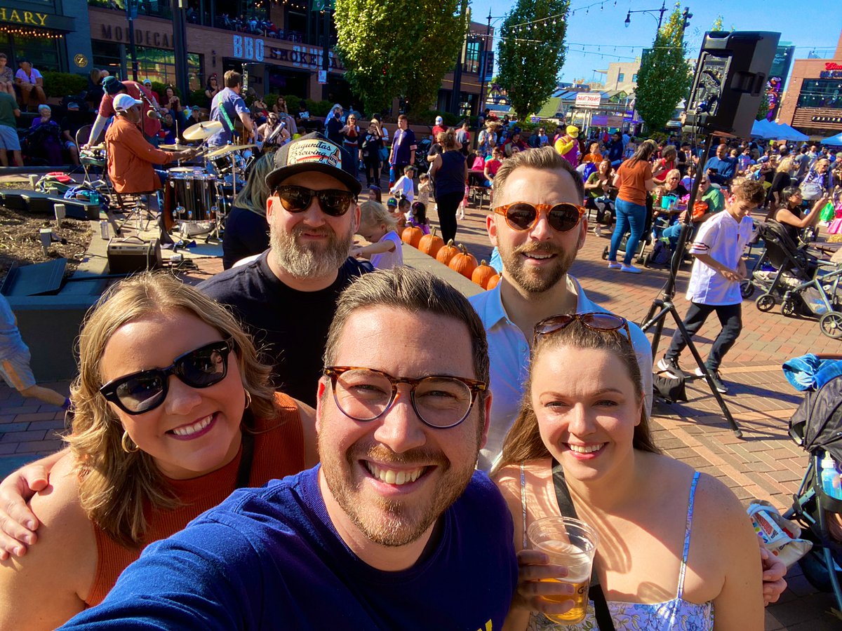 TheBrayJay's tweet photo. We took on @GallagherWayChi for the Pumpkin Party — sponsored by @jewelosco — and all I can say is: oh my gourd, I love fall 🧡 https://t.co/RSCLTcRS2N