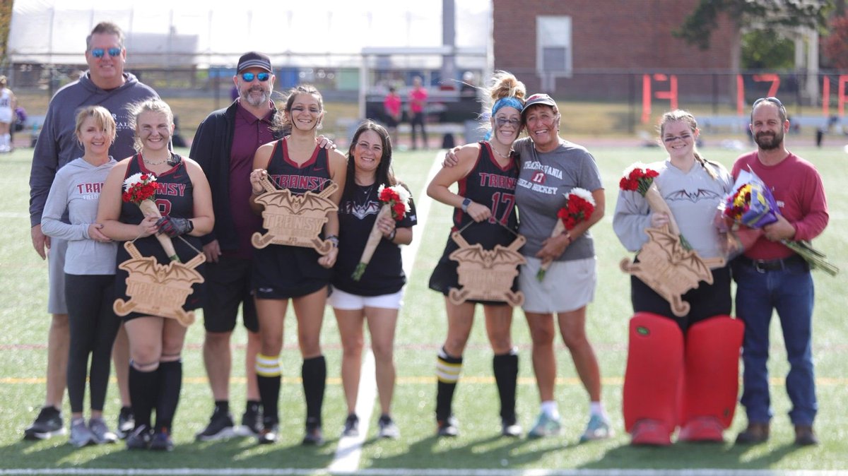 steffi716's tweet photo. Senior Day for Field Hockey! https://t.co/Ia2xRN1ncZ