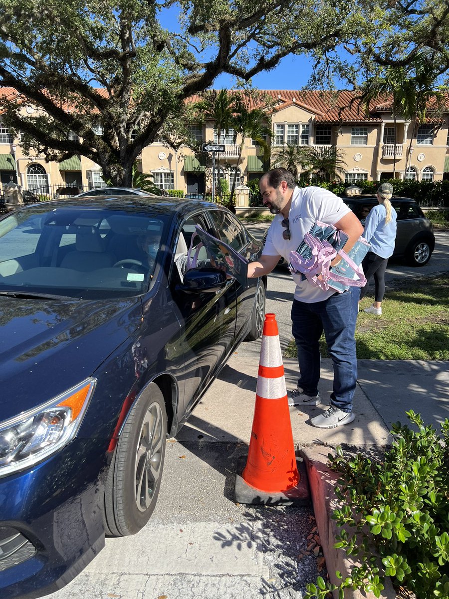 JorgeForsJr's tweet photo. Had a blast welcoming residents to our City of Coral Gables bi-annual recycling event. Many fist bumps were exchanged. Thank you to Marlin Ebbert for dreaming this up and sticking to it year after year 💪 https://t.co/P2f5Xg4WOa