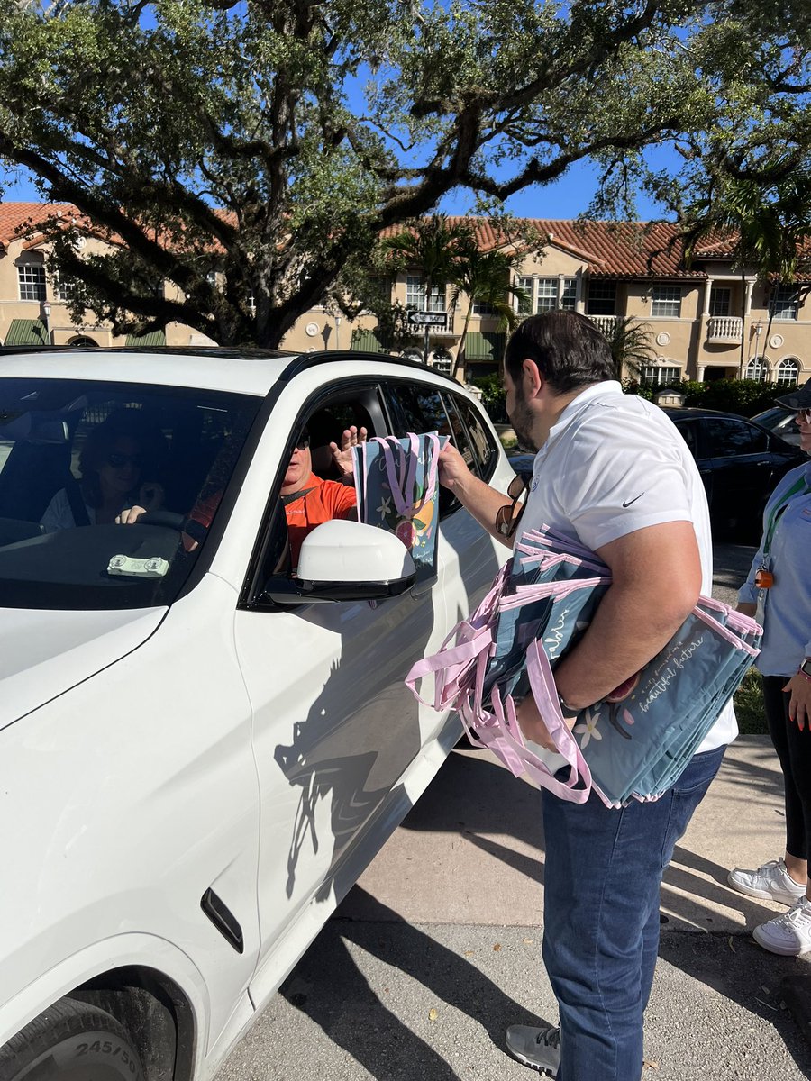 JorgeForsJr's tweet photo. Had a blast welcoming residents to our City of Coral Gables bi-annual recycling event. Many fist bumps were exchanged. Thank you to Marlin Ebbert for dreaming this up and sticking to it year after year 💪 https://t.co/P2f5Xg4WOa