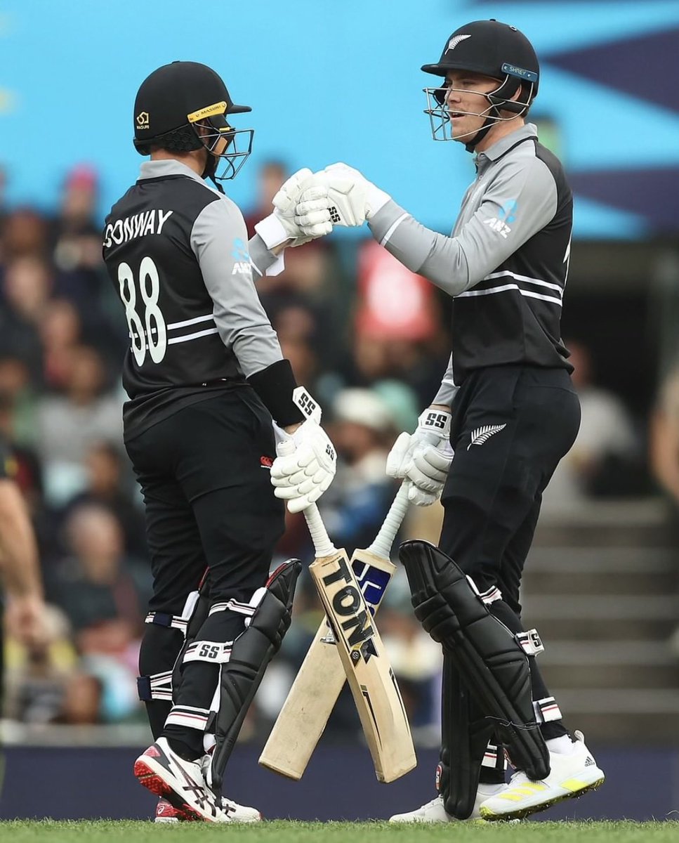TwoPaddocks's tweet photo. Great to see NZ ⁦@BLACKCAPS⁩ ( underdogs ) quietly, humbly DEMOLISH Australia ( overdogs ) at the SCG last night ⁦@T20WorldCup⁩ - @kane_s_w https://t.co/E6ABKWmvSW