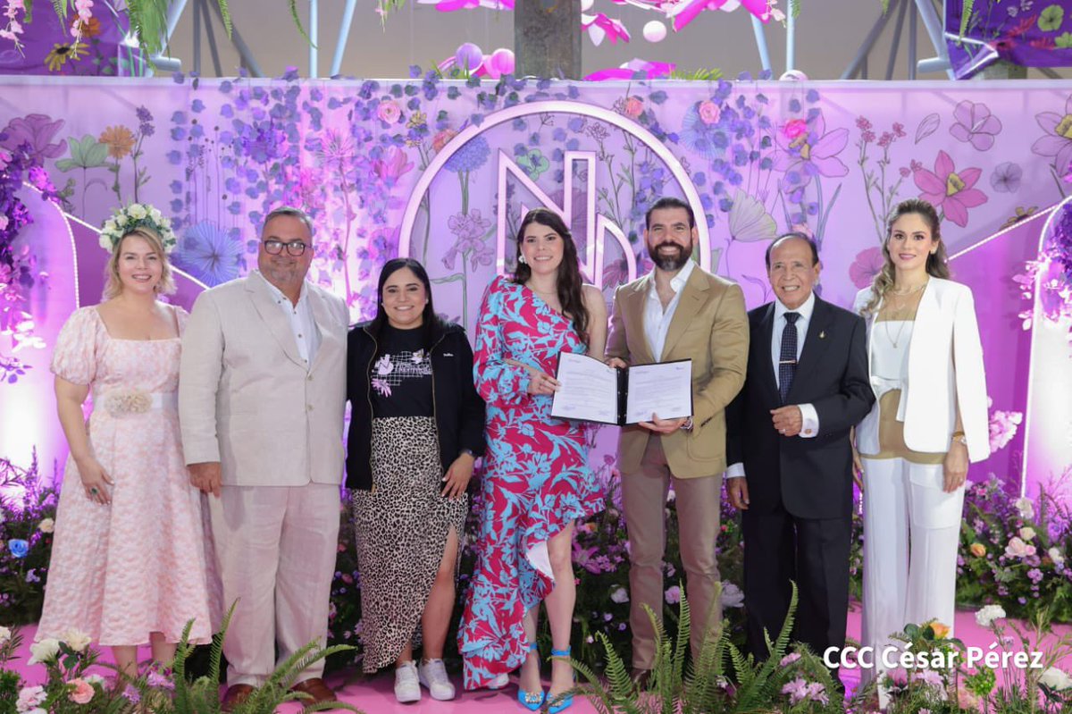 Fundación INCANTO y Nicaragua Diseña renovamos nuestro Convenio de Cooperación para el diseño y confección de vestuario para ópera de cara al 2023. Por un año más de éxitos conjuntos. Gracias Camila y gracias ND. Seguiremos floreciendo en creatividad y diseño.