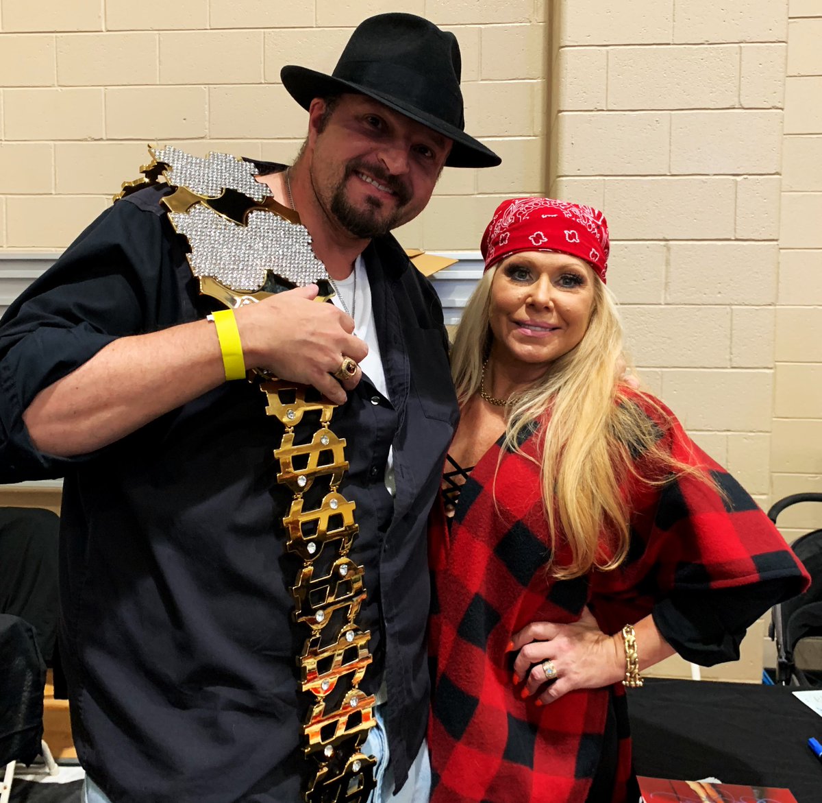 1mrmcgriff's tweet photo. @TheTerriRunnels I had the pleasure of meeting this lady in Rome GA at Superstar fest. She is a class act looking forward to her next appearance https://t.co/mYRZkyDUIV