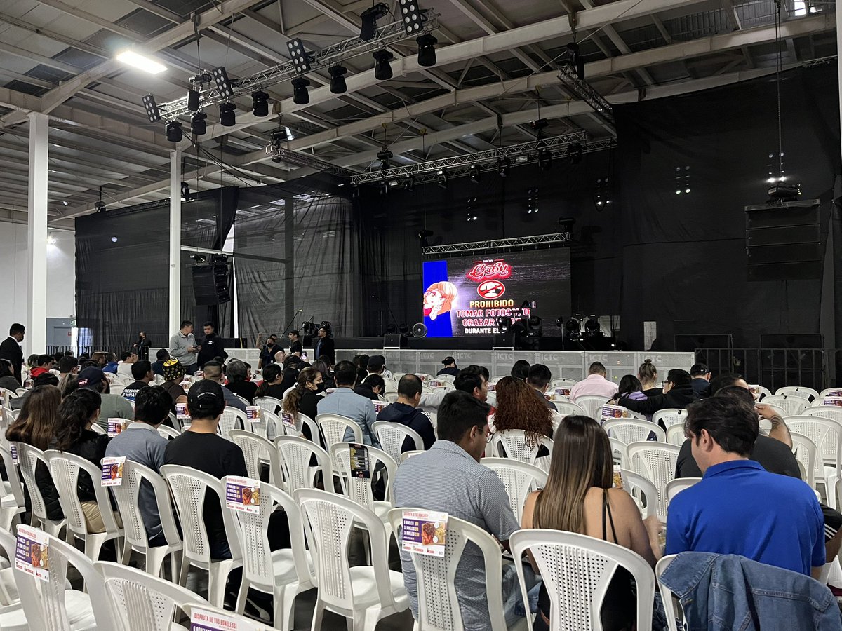 MAvila_EUD's tweet photo. Así se vive el ambiente previo al segundo show de Franco Escamilla en Guatemala, el cual tiene lugar en Forum Majadas. https://t.co/98LJfjyqFO
