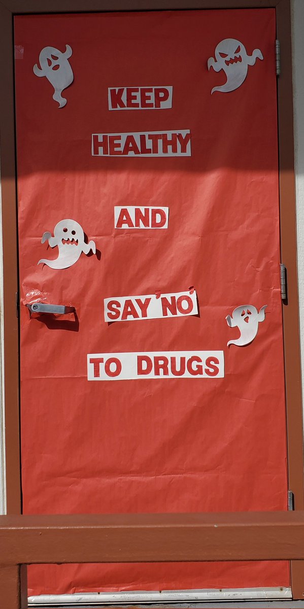 JackyValenzuel4's tweet image. #RedRibbonWeek #CarreonComets  #AVIDmindset @DCAComets 
This door came out amazing it was my pleasure volunteering for Red Ribbon Week, I enjoyed doing this doors for @MrsBagley19 @coachkdcacomets @mrseceegee Mr.Post