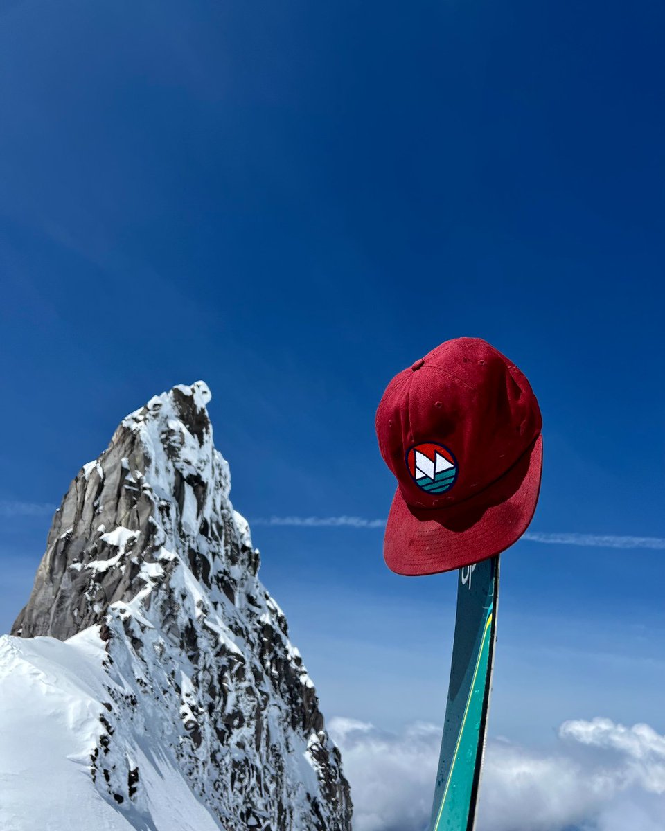 dm_vans's tweet image. Who can name this iconic vista? Take your guesses to the replies ⬇️ 
Make sure you have all the Dave &amp;amp; Matt Vans merch you need for your fall and winter adventures! Head to dmvans.com/shop. 🤩 
📸 : @bbbburke on Instagram