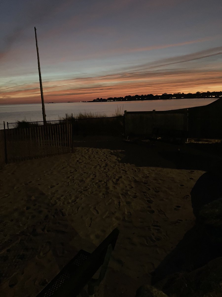 Christo92633182's tweet photo. Crazy sky at the beach tonight. ๐ #beachesofct #ctbeaches https://t.co/O2gCSsfOo7