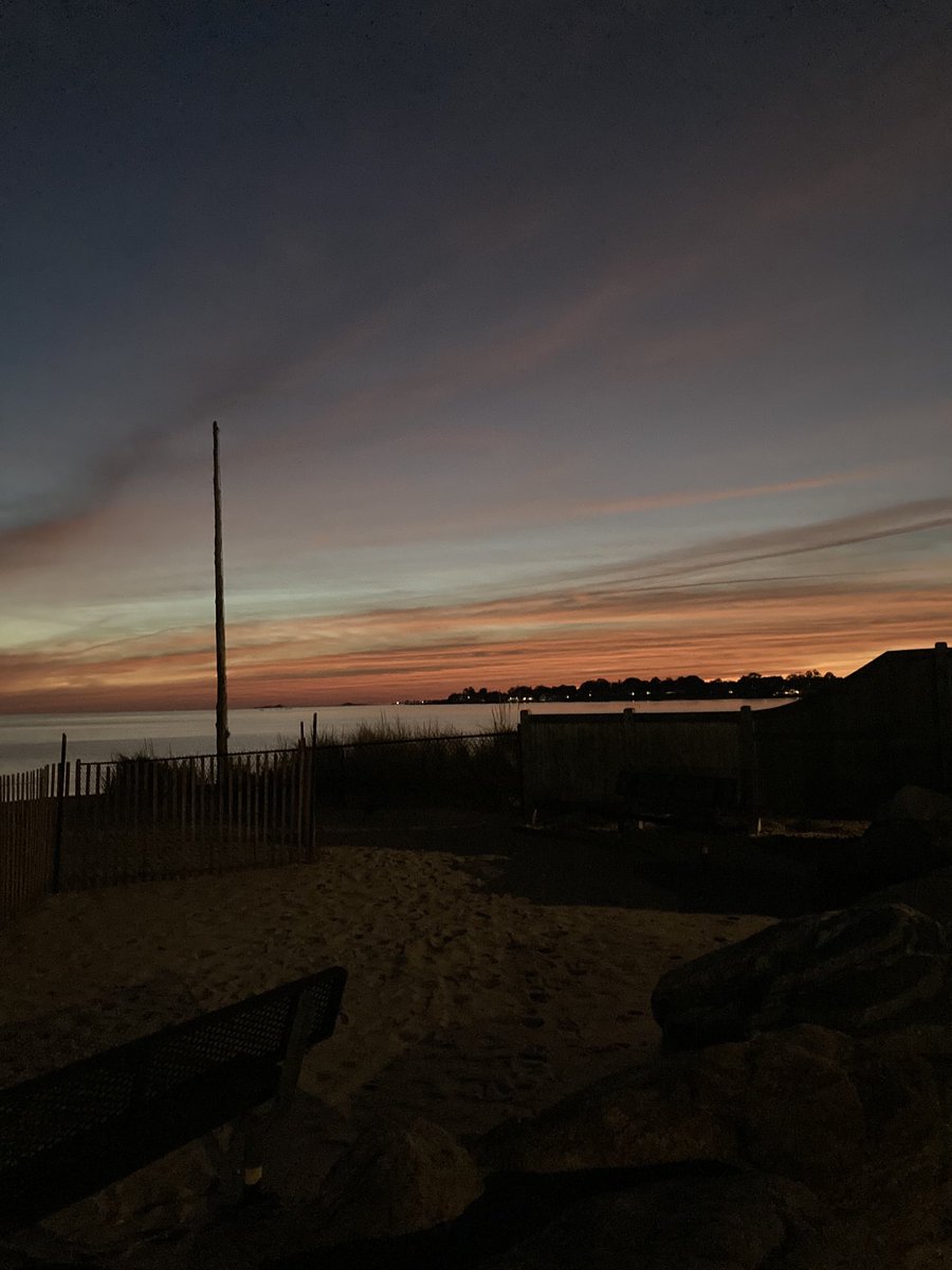 Christo92633182's tweet photo. Crazy sky at the beach tonight. ๐ #beachesofct #ctbeaches https://t.co/O2gCSsfOo7