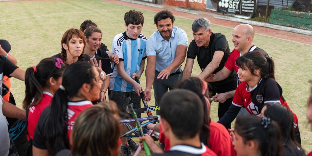 . Ayer, con el viceintendente @danielpasseriniok y la @concejalaontivero (presidenta de la Comisión de Discapacidad del @concejocba) conocimos @escinclusivahockeycac, el primer equipo de #HockeyInclusivo de la Provincia de Córdoba.