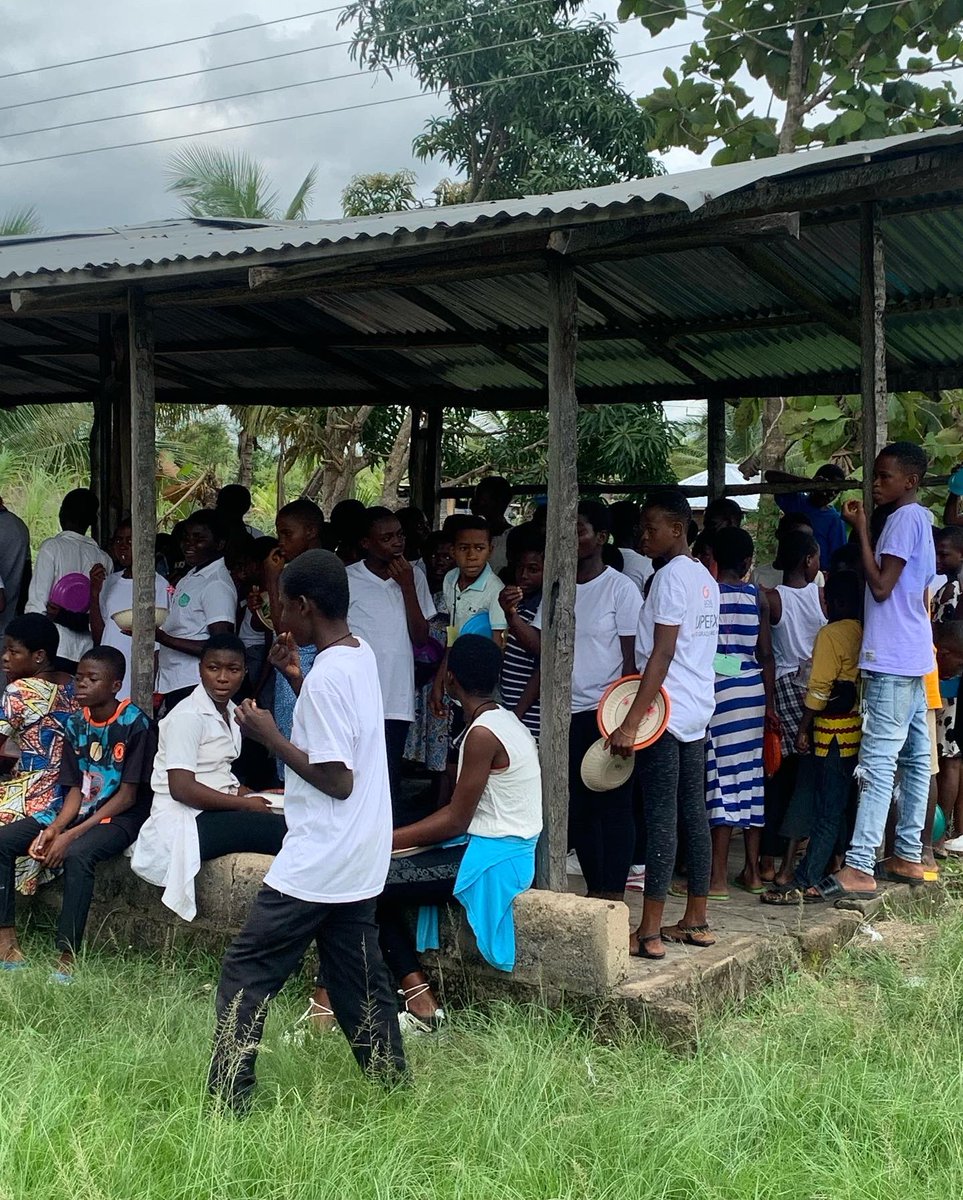 TheMOMProject07's tweet photo. Final Camp Days! #counselors #interns #campers #engineers #volunteers #parents #families #community @pagusafrica CFA #SummerCamp @ Airfield School in Ho #VoltaRegion #Ghana #themomproject07 #getkidsready #getteensready #getyouthready #global #westafrica #ewe #enrichmentprogram https://t.co/KA71bEuSUv