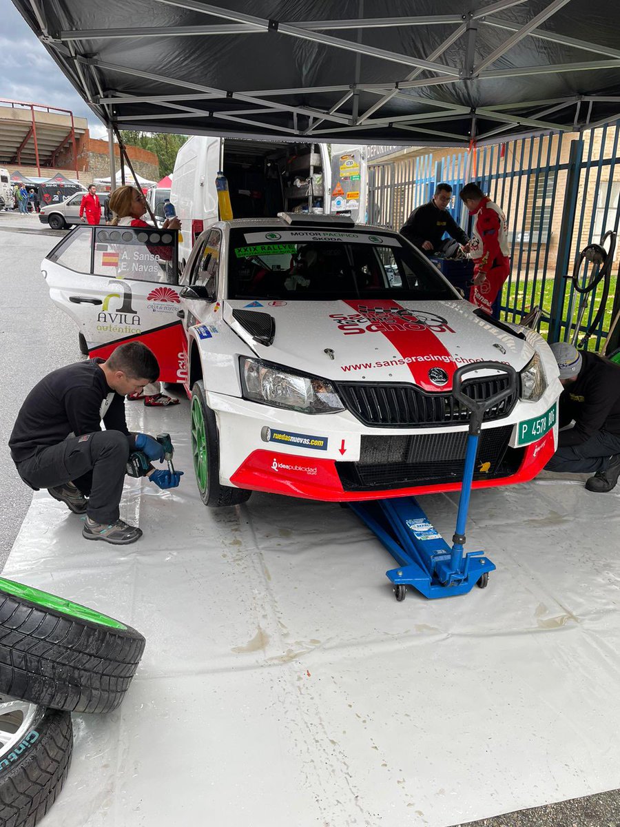 SanseRacingTeam's tweet photo. Vaya día!! Tuvimos de todo! Poco sol, y luego Lluvia y Niebla a tope! Gracias por el gran trabajo hecho y a @bsrallyteam por este magnífico @MotorsportSkoda FABIA Rallye2 con el que nos vamos a dormir líderes del Rallye de Avila. Mañana a rematar!! Gracias Sponsors!! https://t.co/8hqL9ka6nn