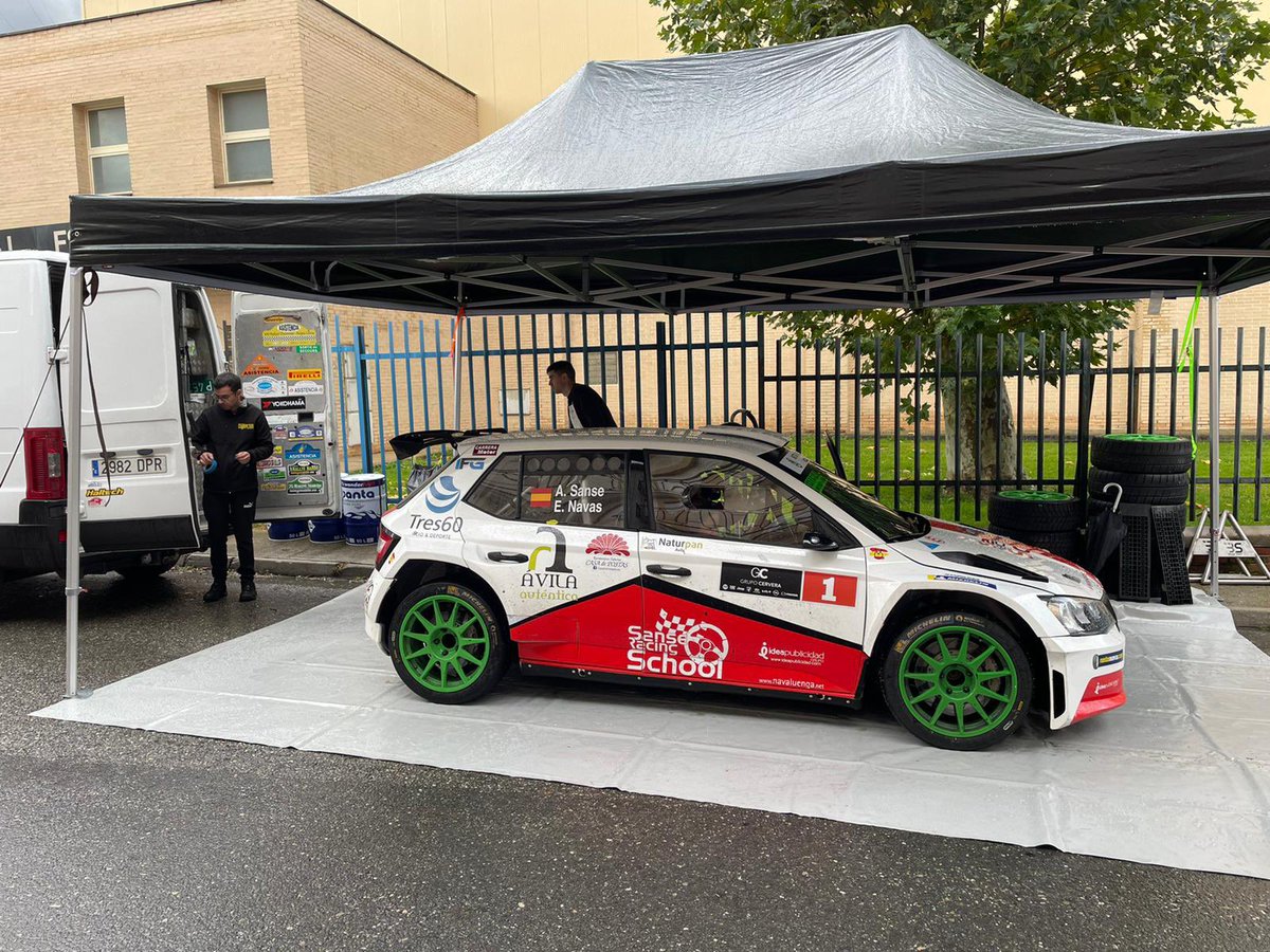 SanseRacingTeam's tweet photo. Vaya día!! Tuvimos de todo! Poco sol, y luego Lluvia y Niebla a tope! Gracias por el gran trabajo hecho y a @bsrallyteam por este magnífico @MotorsportSkoda FABIA Rallye2 con el que nos vamos a dormir líderes del Rallye de Avila. Mañana a rematar!! Gracias Sponsors!! https://t.co/8hqL9ka6nn