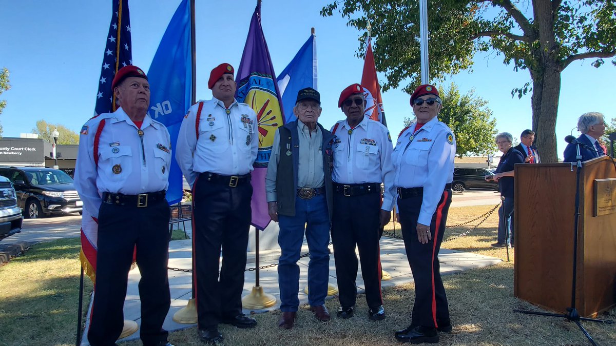 LibertyJumpTeam's tweet photo. Our LJT BOD Peter Plank, was the Master of Ceremonies for the event in Broken Arrow, OK. The event was at the Military History Center where French Consul Grant Moak presented their nation's highest award, the French Ordre National de la Légion d’honneur, to WWII hero Bill Parker. https://t.co/16VDHUiWgv
