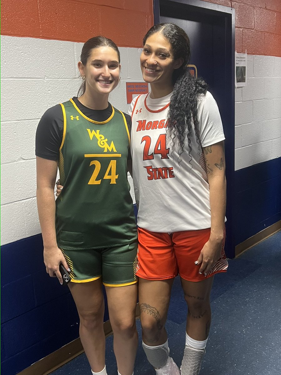lovinlife912's tweet photo. High school teammates Ava and Sunshine scrimmaging each other today.. @RocksGBB ☘️@MSUBearsWBB and William and Mary Women’s Basketball.. love these ladies!! Here’s to a great season!! We are PROUD of you ladies!! #D1 #24 #TrinityHighSchool #Rocks #Bears #Tribe 💚🧡 https://t.co/QAYPUbrla9
