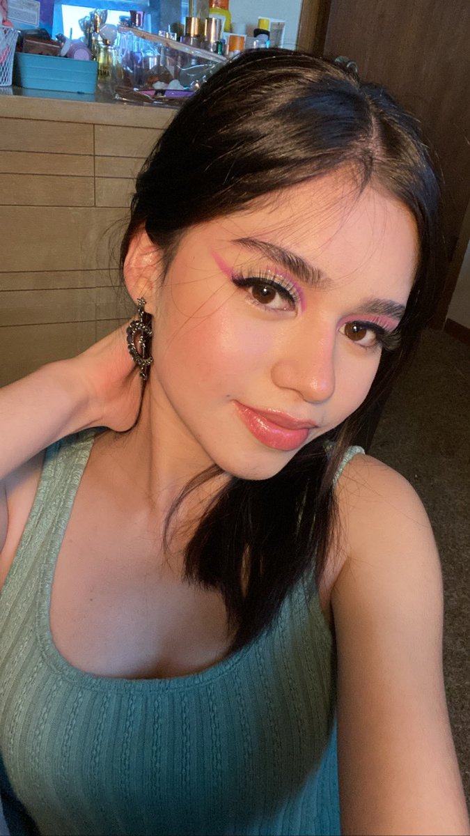 Karlabeer tweet media