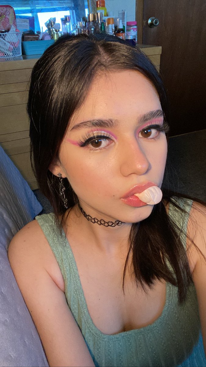 Karlabeer tweet media