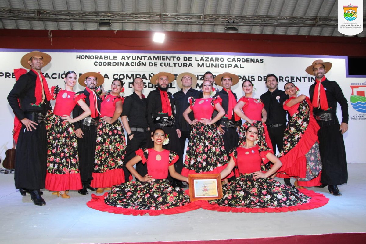 🟠SE PRESENTA DESDE ARGENTINA EN KANTUNILKÍN EL GRUPO DE DANZA "DESDE EL ALMA"

Con un colorido festival cultural recibió el  H. Ayuntamiento de Lázaro Cárdenas que Preside el M.D. Orlando Emir Bellos Tun,  al Grupo de Danza " Desde el Alma".